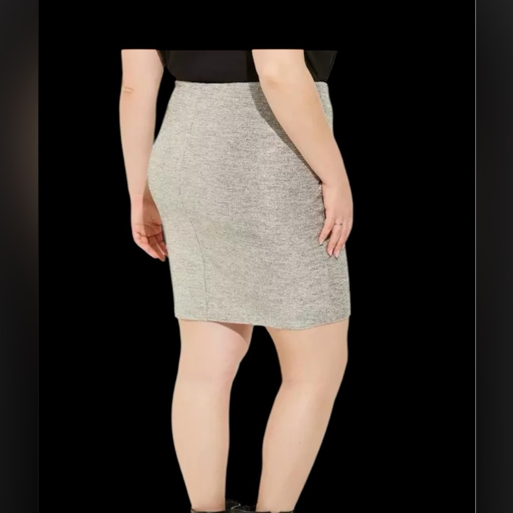Torrid Mini Foil Knit Tulip Skirt size 1 = 14/16 and 2 = 18/20 - Picture 4 of 4